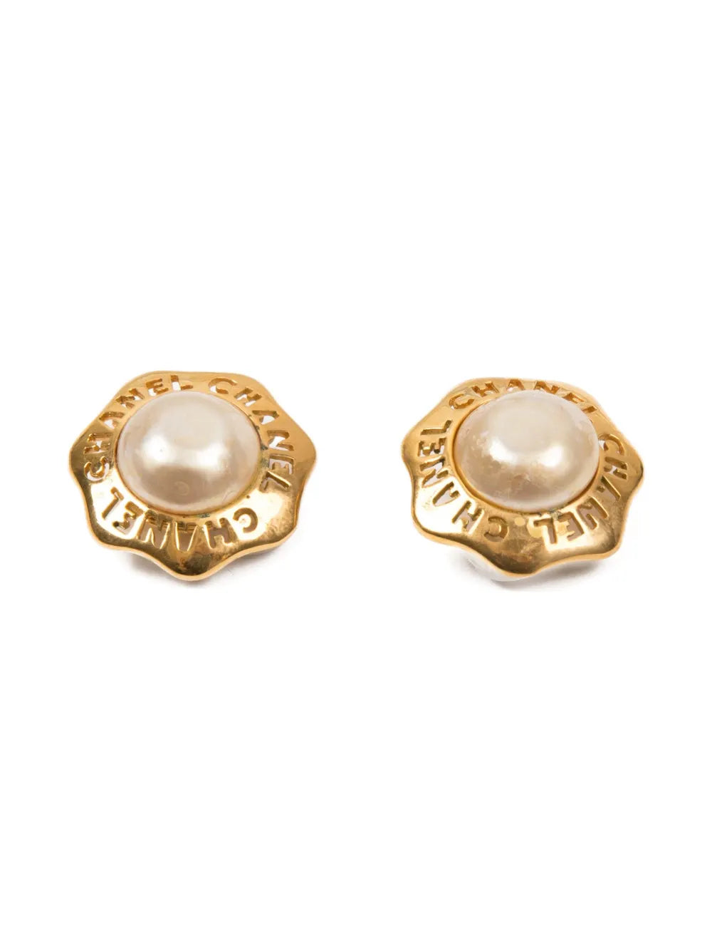 CHANEL 1980s pearl embellished round logo earrings